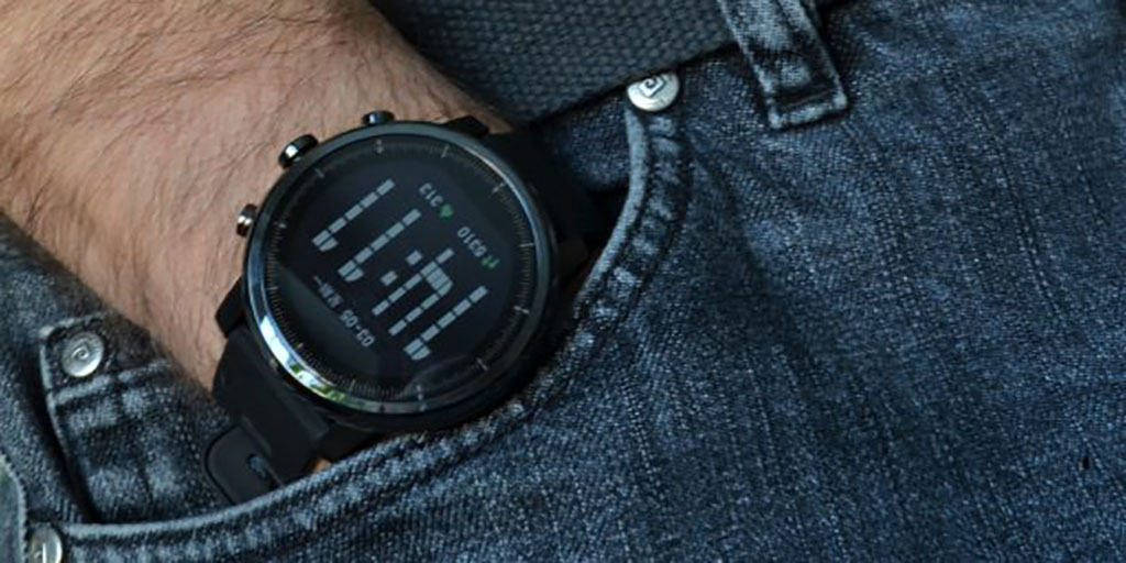 Часы Amazfit Stratos – обновленные водонепроницаемые смарт-часы с функциями фитнес-трекера.