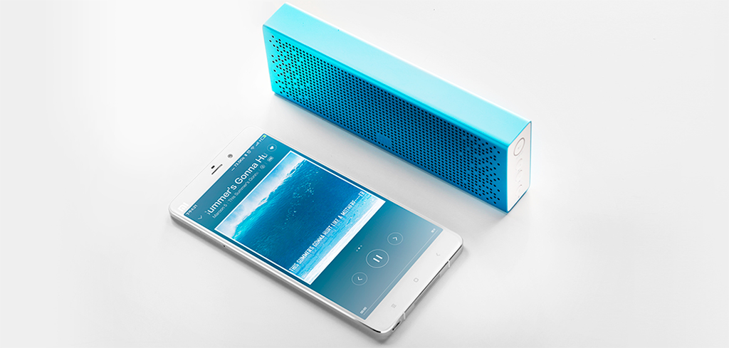Xiaomi Mi Bluetooth Speaker способна работать до 8 часов без подзарядки в режиме воспроизведения музыки