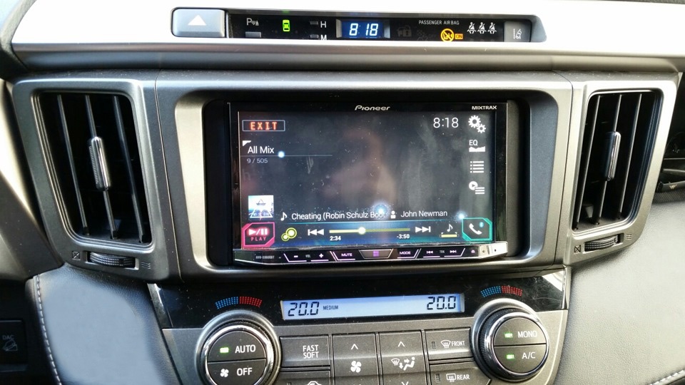 Toyota RAV4 до установки мультимедийного устройства CARCAM