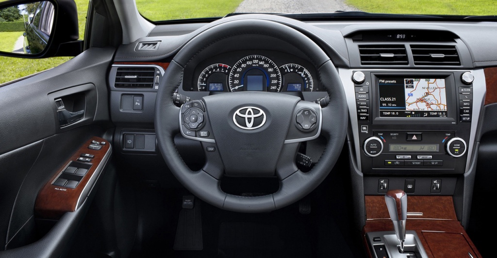 Toyota Camry до установки мультимедийного устройства CARCAM