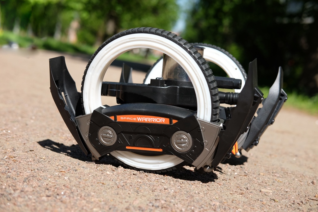 Радиоуправляемая машина-робот CARCAM Universe Super Warrior - Grey - особая конструкция колес