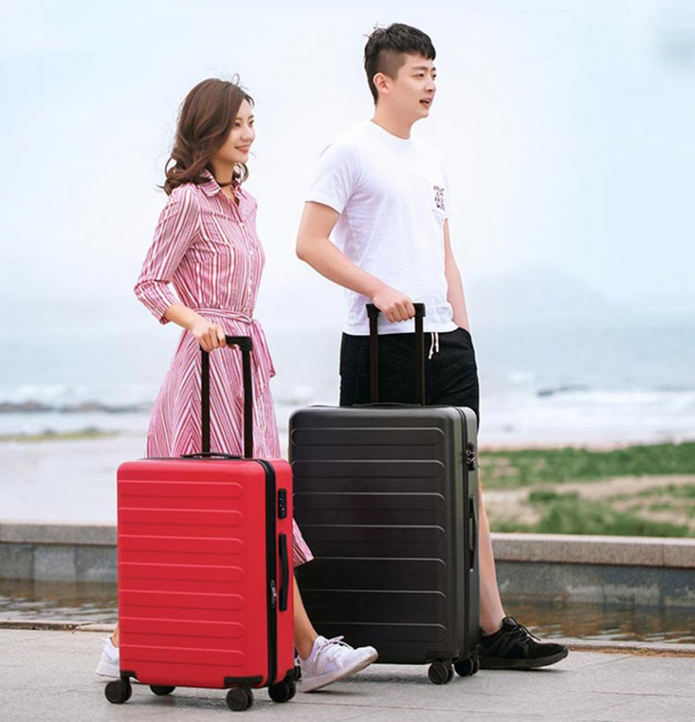 Чемодан RunMi 90 Fun Seven Bar Business Suitcase 28’’ – удобный и вместительный чемодан объемом 100 литров