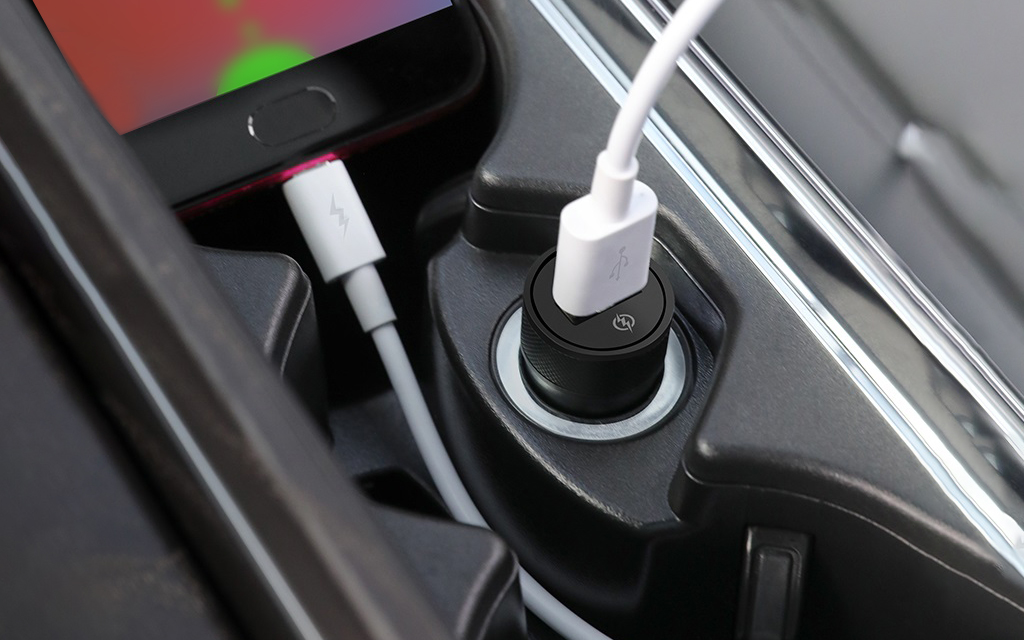 hoco-z32a-flash-power-fully-compatible-car-charger-set-with-micro-usb-7pin-interior.jpg