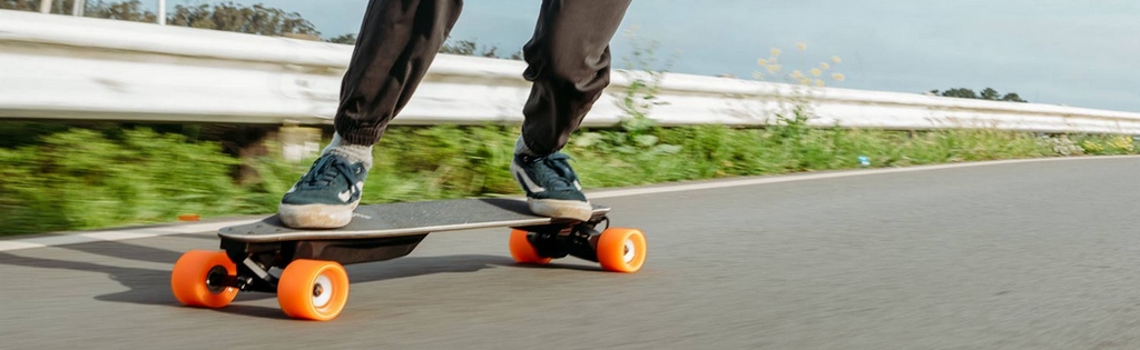 электроскейт парень