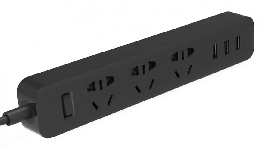 Удлинитель с 3 розетками и3 USB-выходами Xiaomi Mi Power Strip 3 Sockets Black (XMCXB01QM)